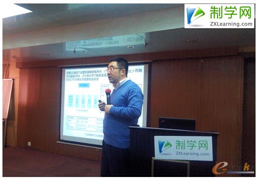 图：杜玮在培训班上讲课（来源：制学网）