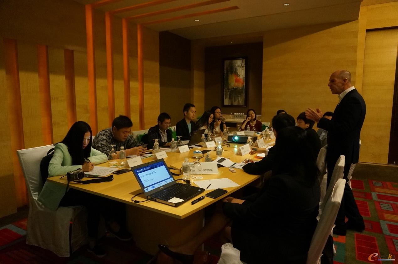 Veeam亚洲及日本副总裁Julian Quinn与媒体沟通