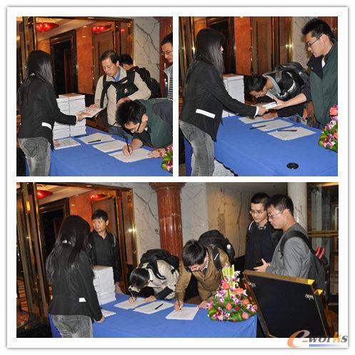 参会代表签到并领取培训教材