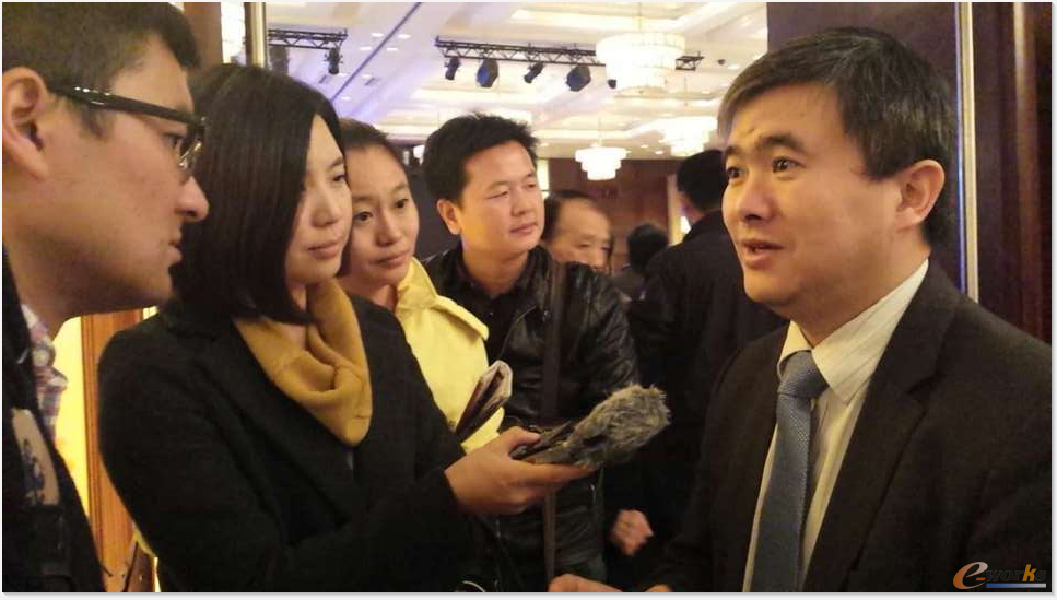  e-works总编黄培博士接受媒体采访