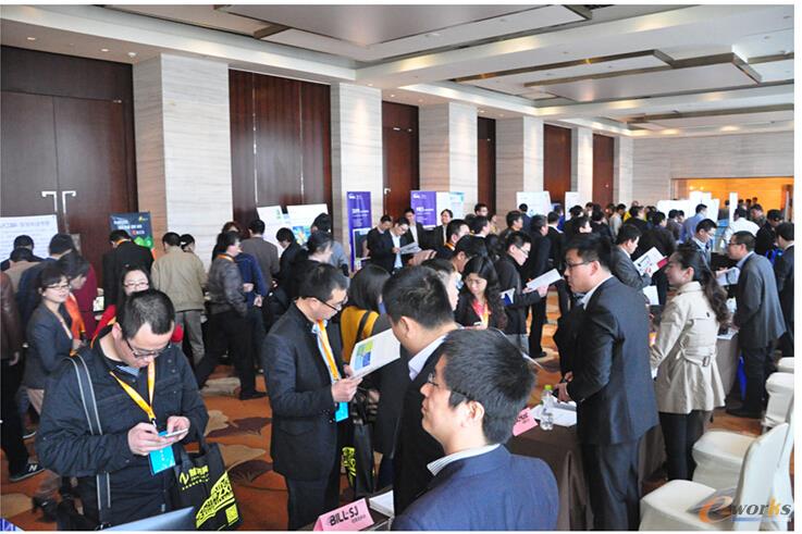 图7 MES应用年会观众参观厂商展台