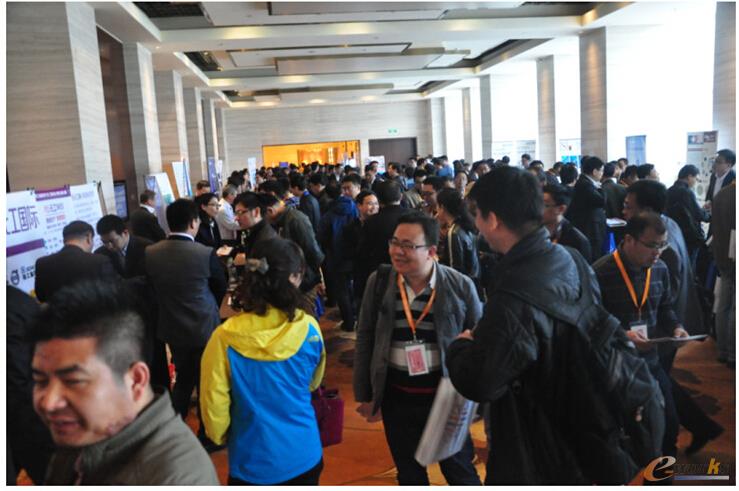 图7 MES应用年会观众参观厂商展台