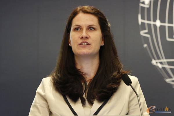 德国莱比锡商学院创新中心总监 Claudia Lehmann发表《德国工业4.0现状》主题演讲