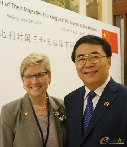 （左）比利时大臣文化大臣joke （右）中国科学院院长白春礼