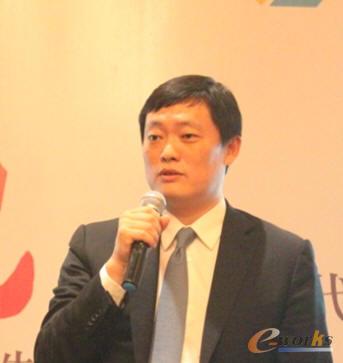 图2 IBM副总裁，华东华中总经理 郑军先生 