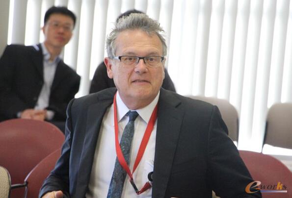 MERL CEO Richard Waters博士