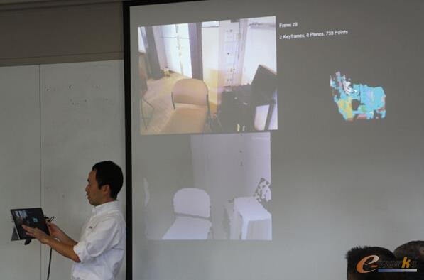 MERL工程师演示抓取周围环境并进行建模