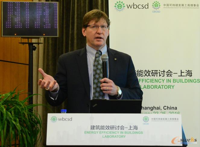联合技术研究中心可持续发展高级总监William Sisson在研讨会上发言