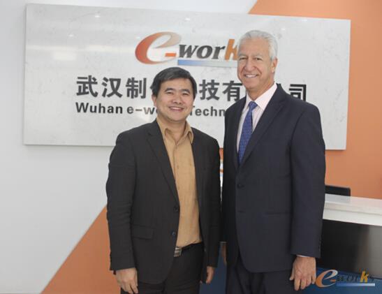 图1 黄培博士和Dominic Gallello先生合影