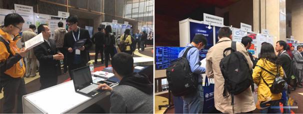 锐捷工作人员为展台前的参观者讲解锐捷SDN解决方案