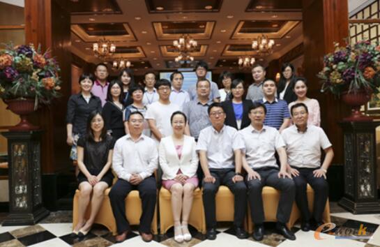 联盟第一届理事会第一次会议代表合影