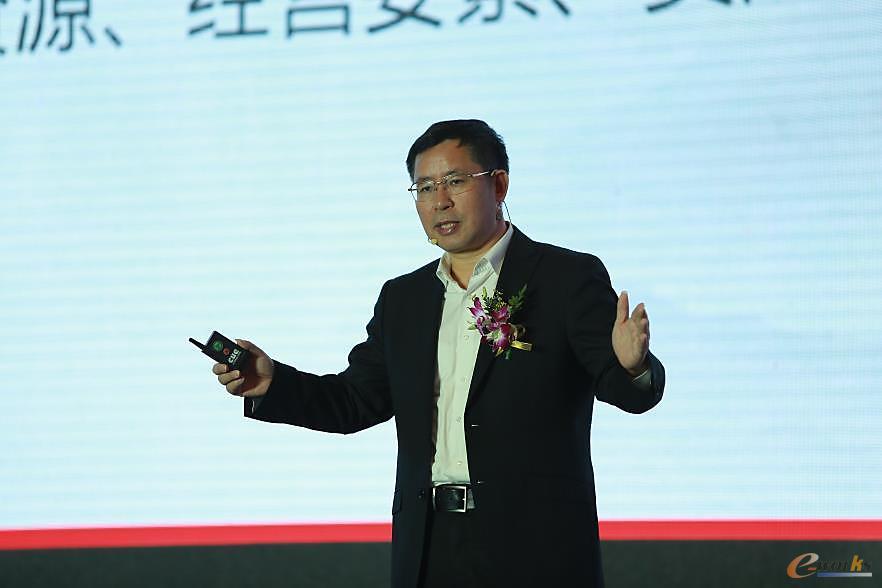 王文京