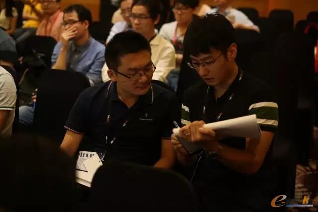 学员的听得非常认真