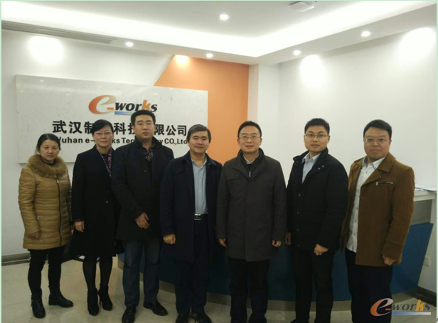全体人员合影