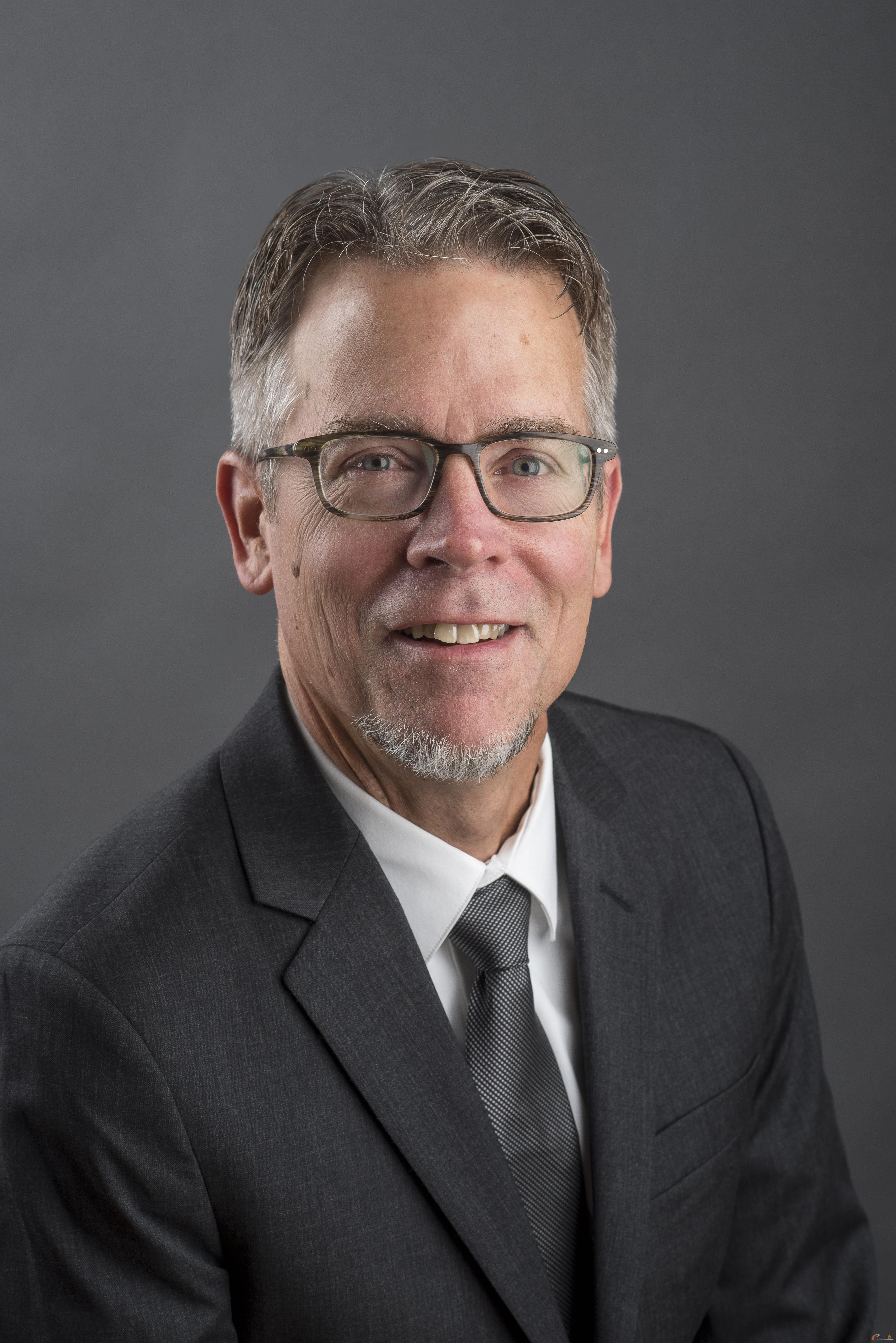 Siemens PLM Software医疗器械及制药业行业战略总监James B. Thompson