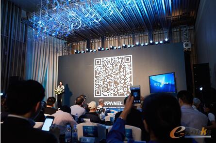 现场扫码了解VPANEL优惠信息