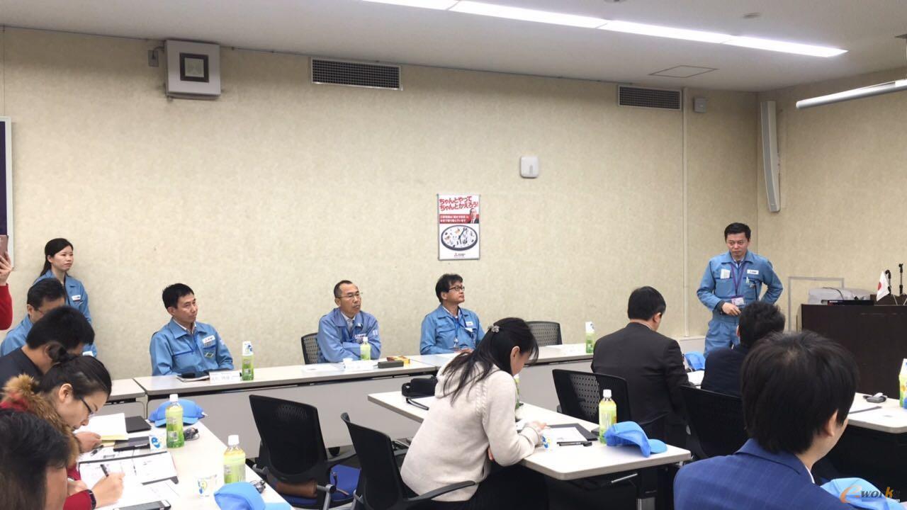 考察团成员在三菱电机福山制作所交流学习