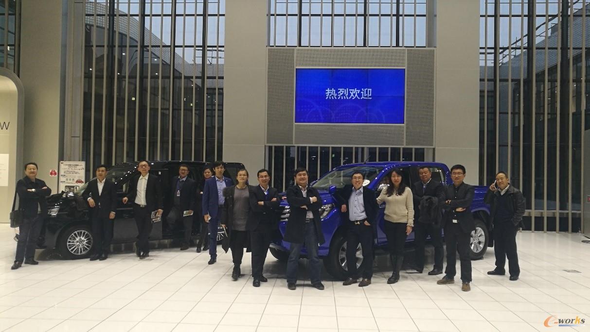 考察团成员在丰田会馆