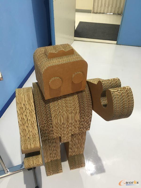 用废纸制作的机器人