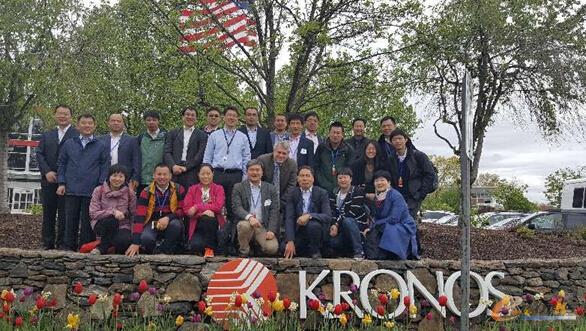  考察团成员与Kronos公司领导合影留念