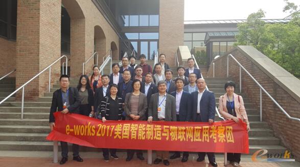 考察团在密西根大学合影留念