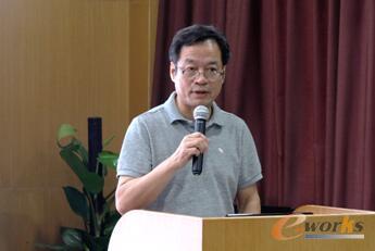 图2 武汉市经济和信息化委员会杨立祥副主任发表致辞