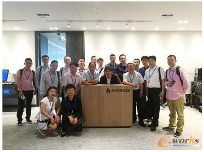 考察团成员合影