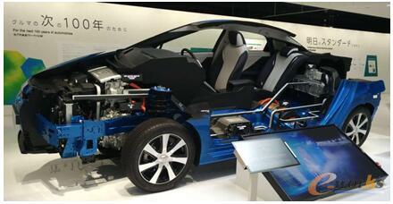 丰田汽车发布的MIRAI氢能源燃料电源汽车