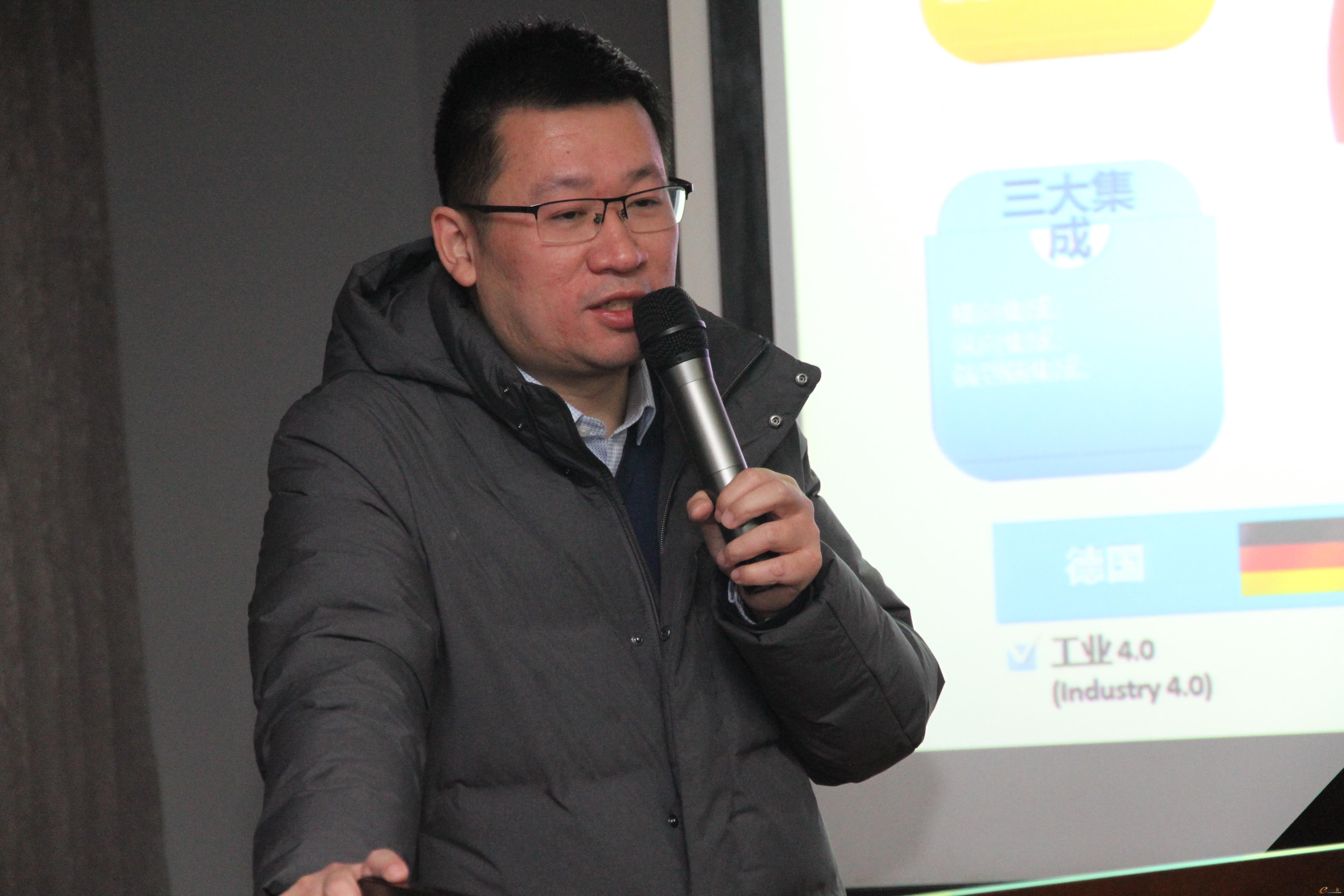 李伟