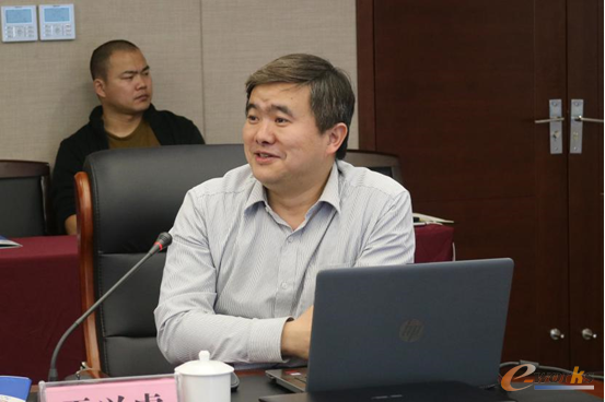智研院副院長黃培博士講解項目總體實施方案