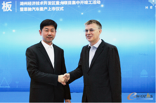 恩驰汽车总经理张学平和威盛电子全球行销副总裁Richard Brown