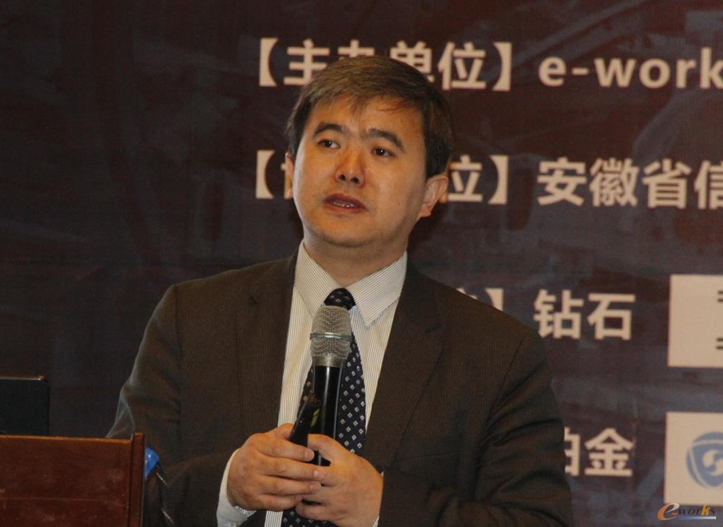 图2 e-works总编黄培博士