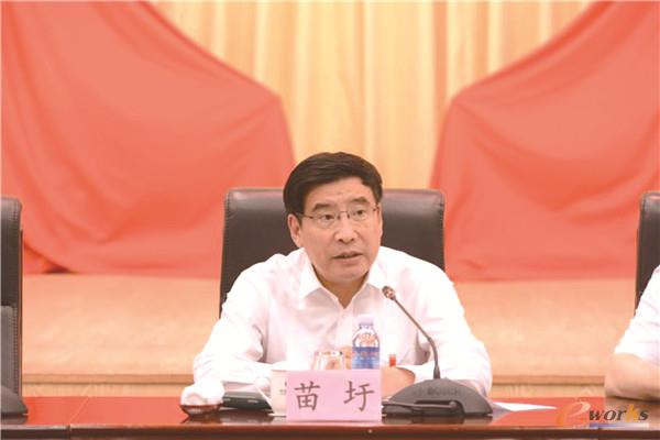 工业和信息化部党组书记、部长苗圩