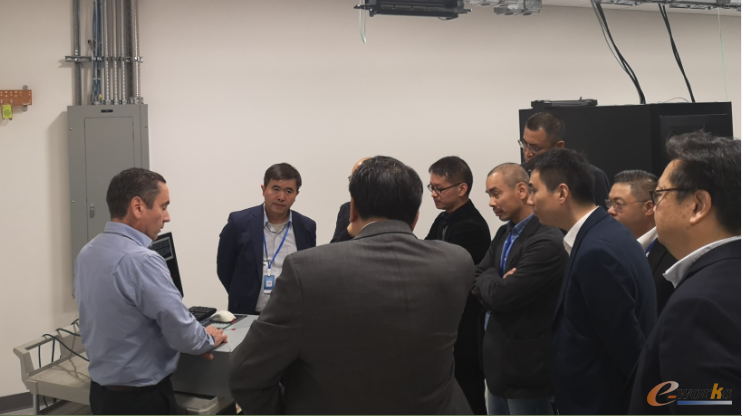 Stratus专家向考察团演示ftSever产品