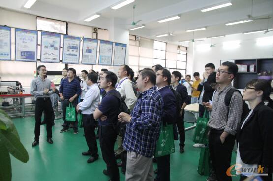 部分学员参观广东工业大学机电工程学院的智能制造实训平台
