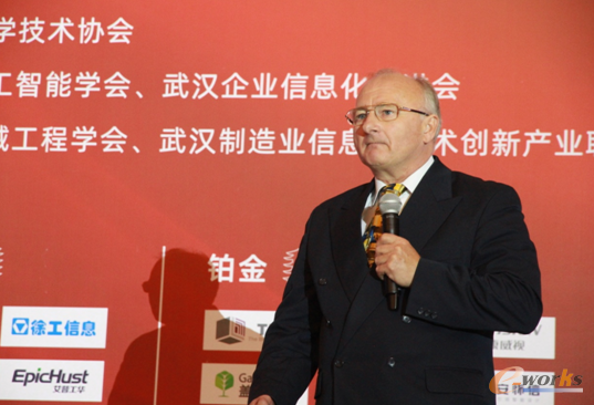 图5 荷兰代尔夫特理工大学Prof. Dr. Imre Horváth教授