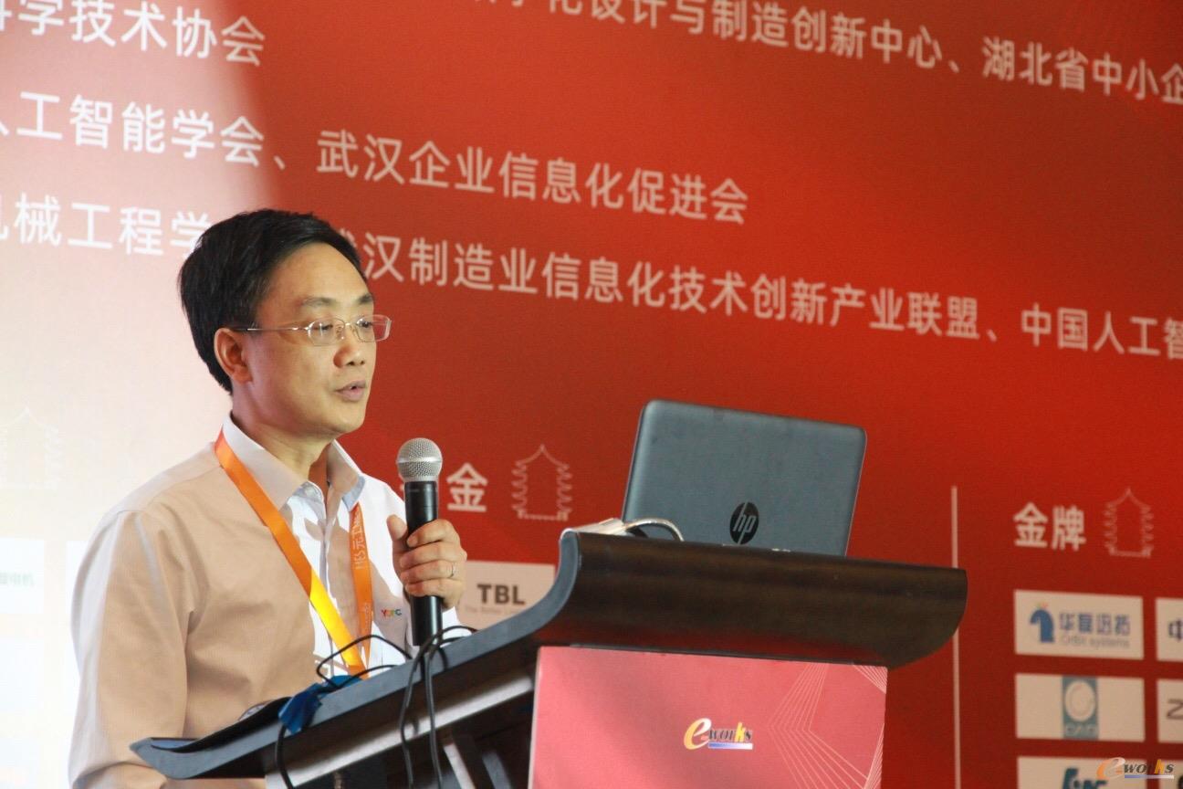 长飞光纤潜江公司总经理顾立新