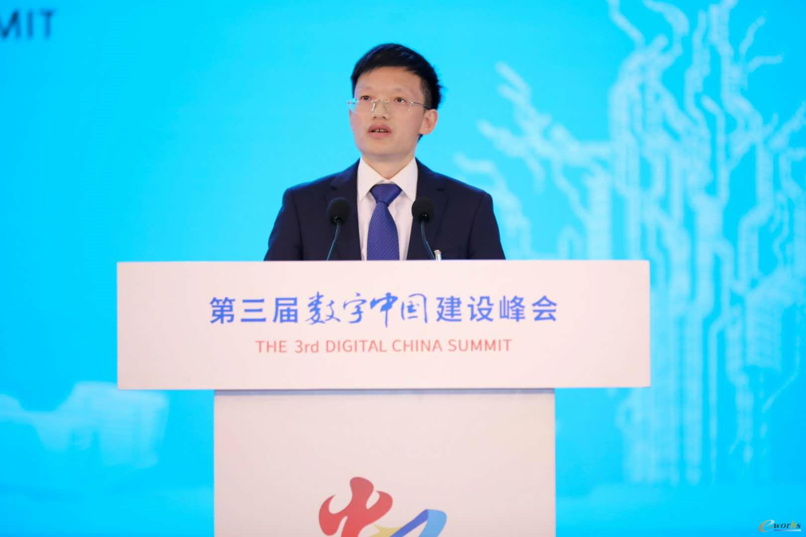 施耐德电气（中国）有限公司副总裁过程自动化业务中国区负责人何林