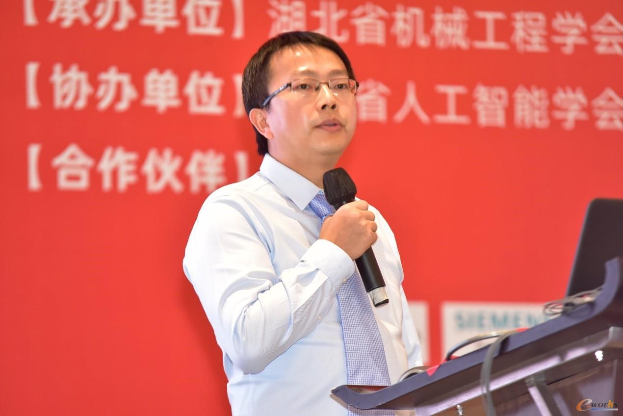 烽火通信系统制造部智能制造技术总监潘前锋