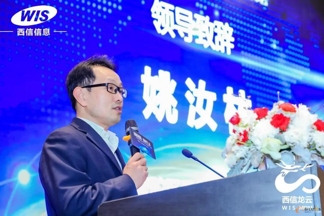 普陀区委常委、副区长姚汝林