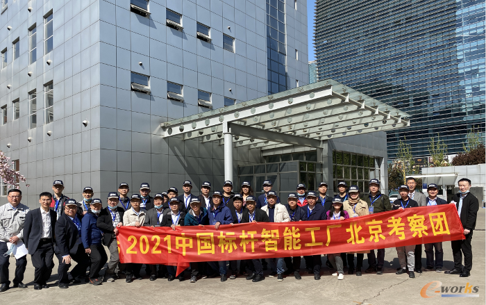 考察团在SMC(中国)有限公司合影