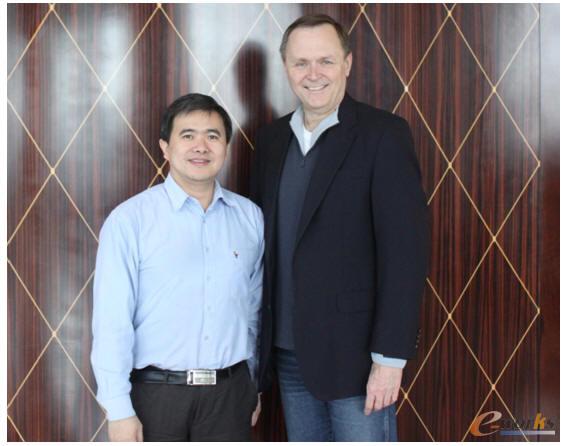 Jim Cashman先生与黄培博士的合影