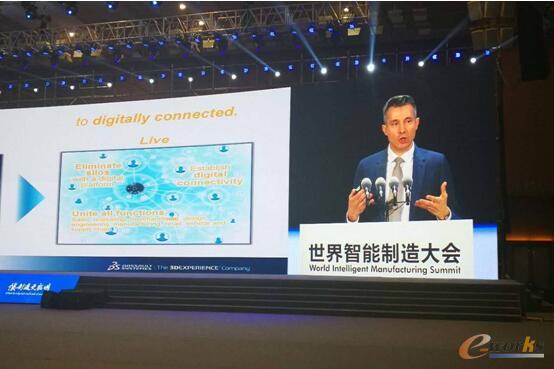达索系统工业设备行业副总裁Philippe BARTISSOL在智能制造大会现场演讲