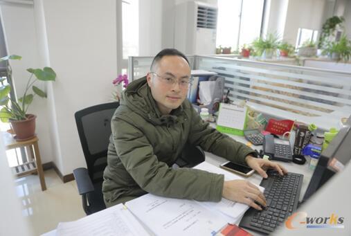 黑牡丹(集团)股份有限公司信息中心主管 吴岗