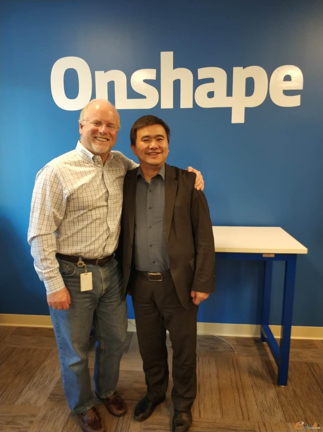 Jonh McEleney先生与e-works CEO黄培博士合影