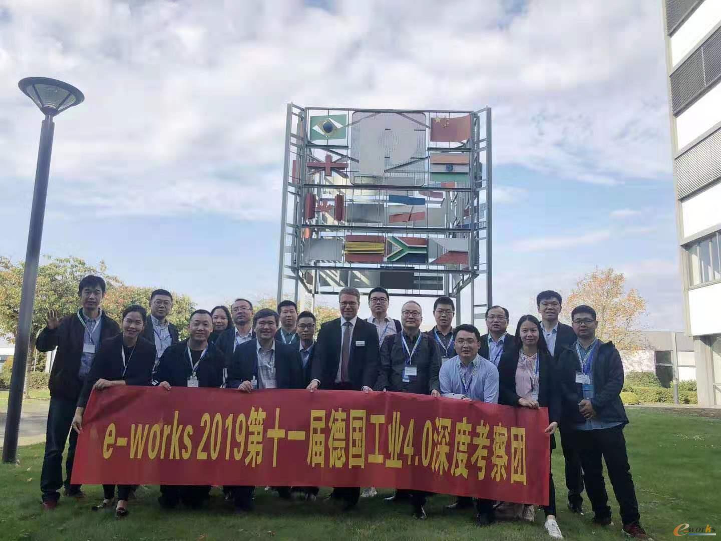 考察团成员在菲尼克斯合影