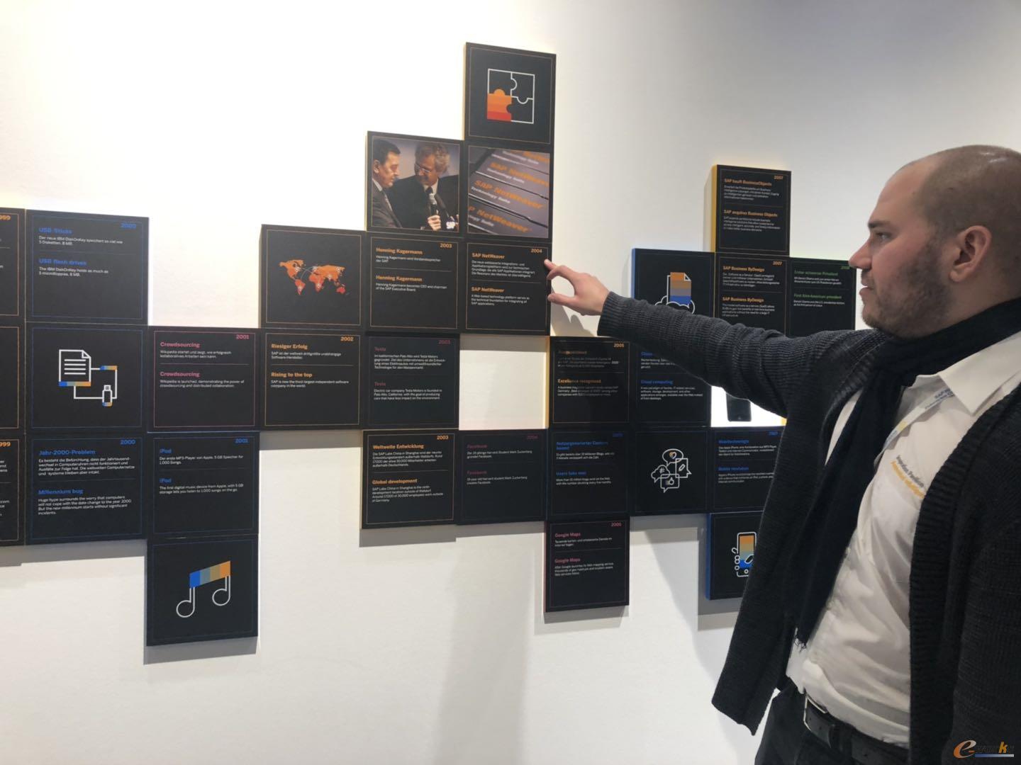 参观“SAP—Five Decades of Innovation”长廊