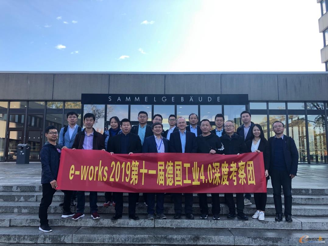 考察团成员在雷根斯堡大学合影