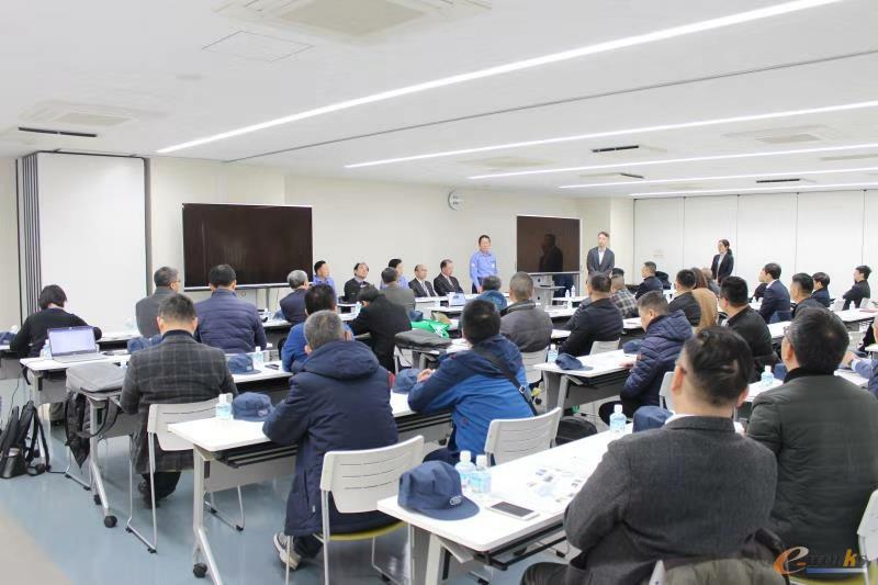 考察团在T&K TOKA公司交流学习