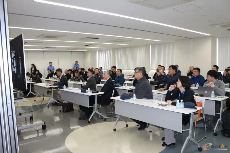考察团在T&K TOKA公司交流学习